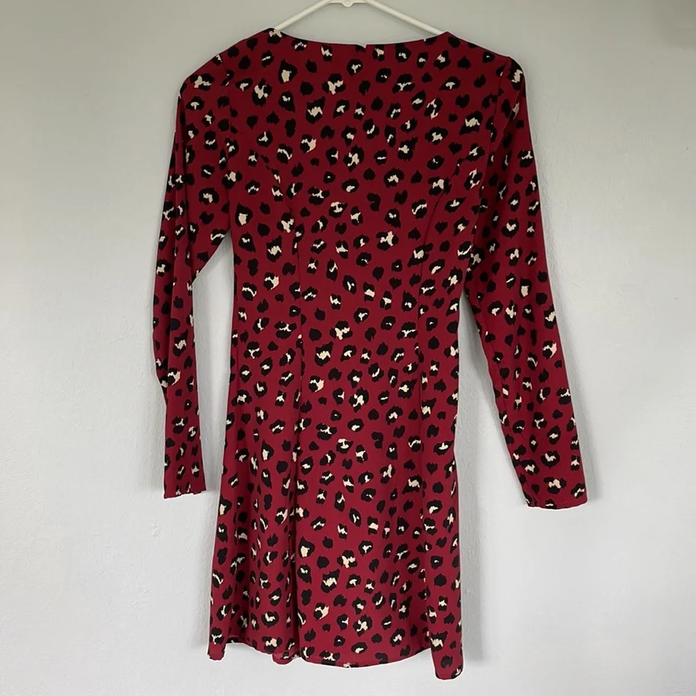 H&M maroon leopard print long sleeve wrap dress size 0